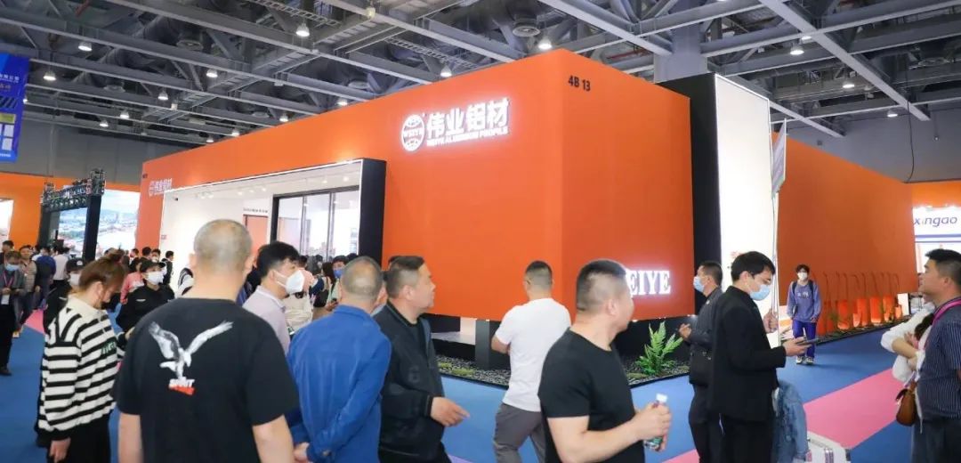 一展看过瘾，铝门窗幕墙展看伟业铝材，满眼是惊喜，一起往前走