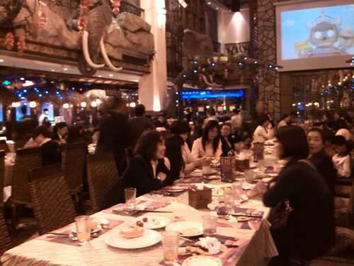 广东伟业集团举办国际妇女节自助餐会