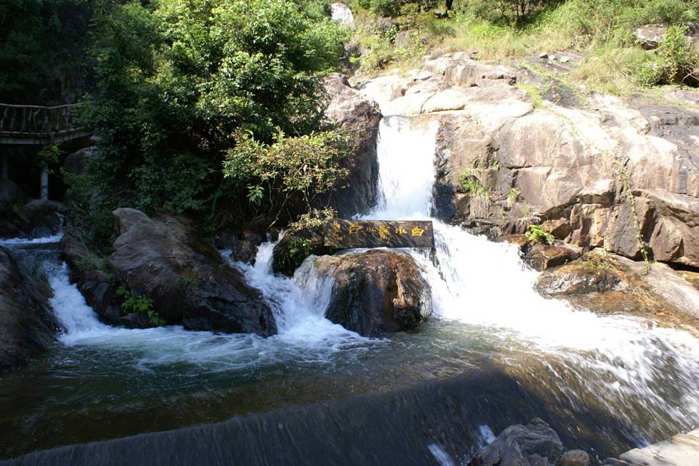 置身大自然，享受生活乐趣，朋友情深谊重