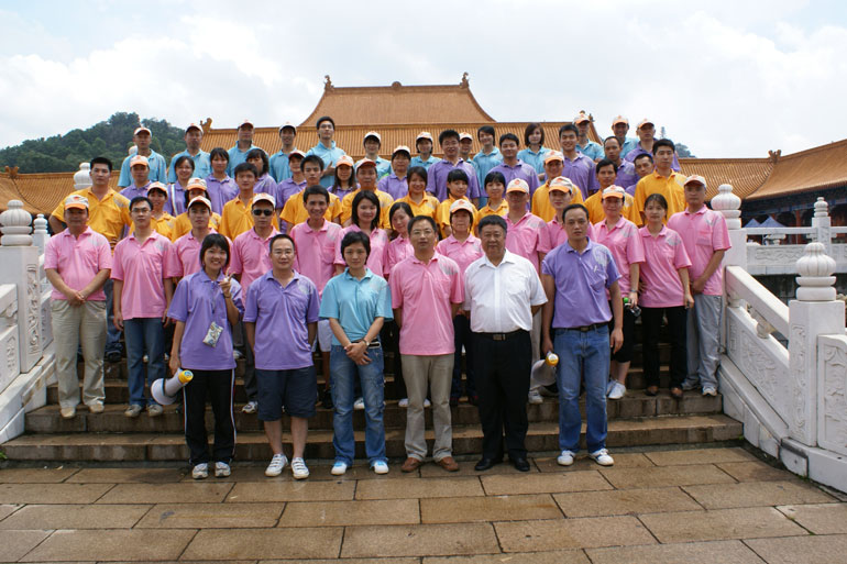 伟业经营部举办“伟业人•伟业力量”户外拓展活动